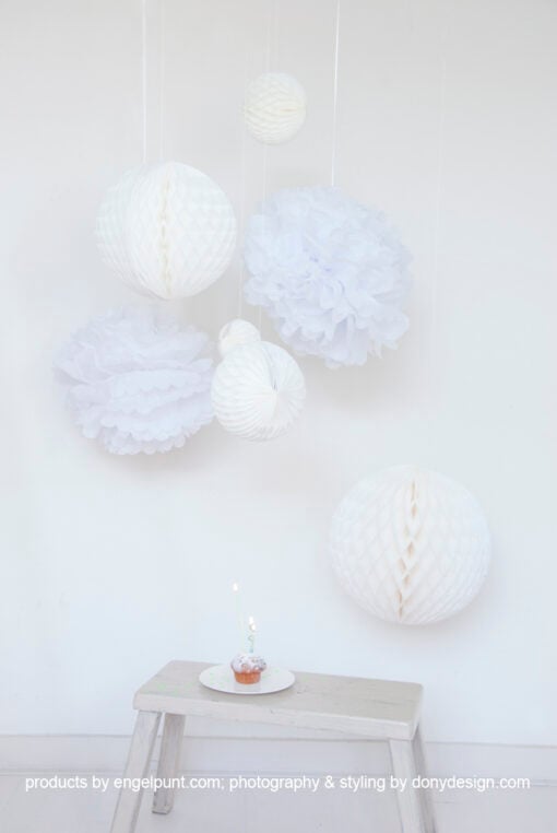 Pom set only White, Engelpunt, Engel. Versieren, papieren bollen, pompoms, wonderzolder.nl