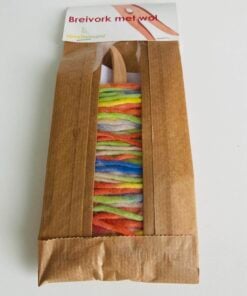 breivork met wol meerkleurig, speelbelovend, handwerken, punniken, creatief, wonderzolder.nl