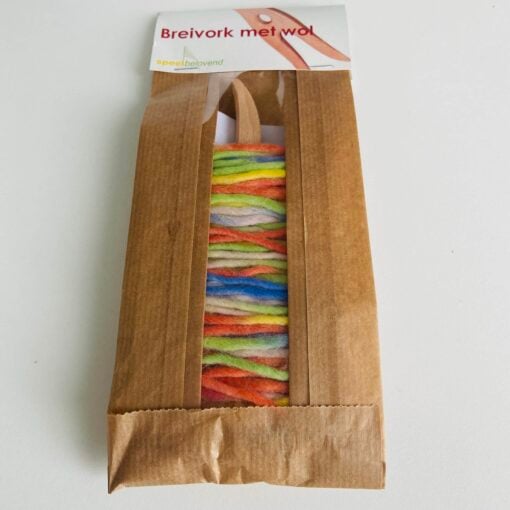 breivork met wol meerkleurig, speelbelovend, handwerken, punniken, creatief, wonderzolder.nl