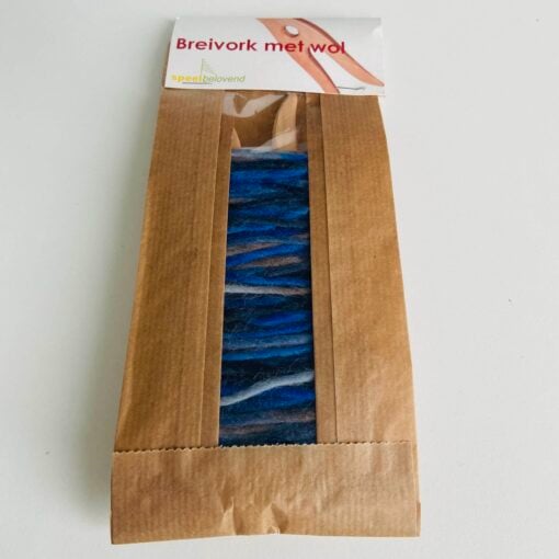 breivork met wol blauw, speelbelovend, handwerken, punniken, creatief, wonderzolder.nl