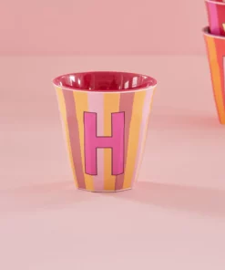 RICE melamine cup medium gestreept letter H rood, letterbeker, gestreepte letter beker, RICE, beker alfabet, stripes, alfabet, wonderzolder.nl