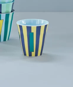 RICE melamine cup medium gestreept letter I blauw, letterbeker, gestreepte letter beker, RICE, beker alfabet, stripes, alfabet, wonderzolder.nl