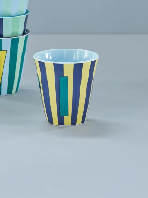 RICE melamine cup medium gestreept letter I blauw, letterbeker, gestreepte letter beker, RICE, beker alfabet, stripes, alfabet, wonderzolder.nl