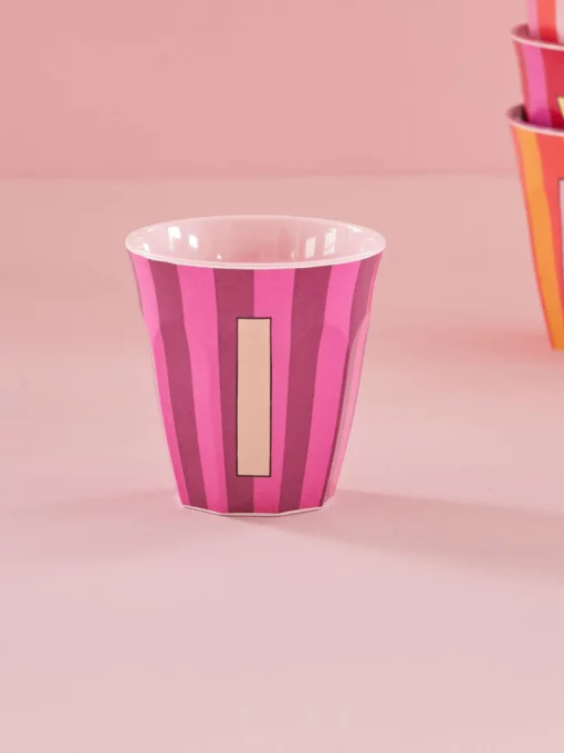 RICE melamine cup medium gestreept letter I rood, letterbeker, gestreepte letter beker, RICE, beker alfabet, stripes, alfabet, wonderzolder.nl