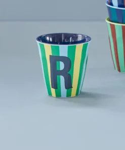 RICE melamine cup medium gestreept letter R blauw, letterbeker, gestreepte letter beker, RICE, beker alfabet, stripes, alfabet, wonderzolder.nl