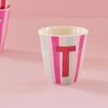 RICE melamine cup medium gestreept letter T rood, letterbeker, gestreepte letter beker, RICE, beker alfabet, stripes, alfabet, wonderzolder.nl