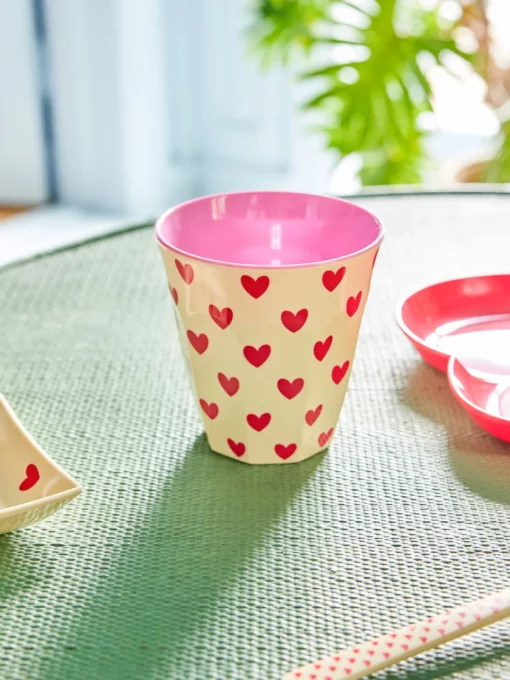 RICE beker darling hearts, melamine, medium cup, servies, kinderservies, darling hearts, hartjesbeker, hartjes, RICE, wonderzolder.nl