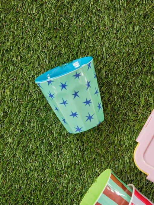 RICE beker stars, Green stars, melamine, cup, beker, kinderservies, kinderbeker, beker, sterren, stars, groen, green, RICE, wonderzolder.nl