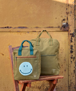 Lässig rugzak little one and me square gots olive, rugzak, kinderrugzak, rugtas, schooltas, smile, smiley, olive, groen, Lässig, wonderzolder.nl