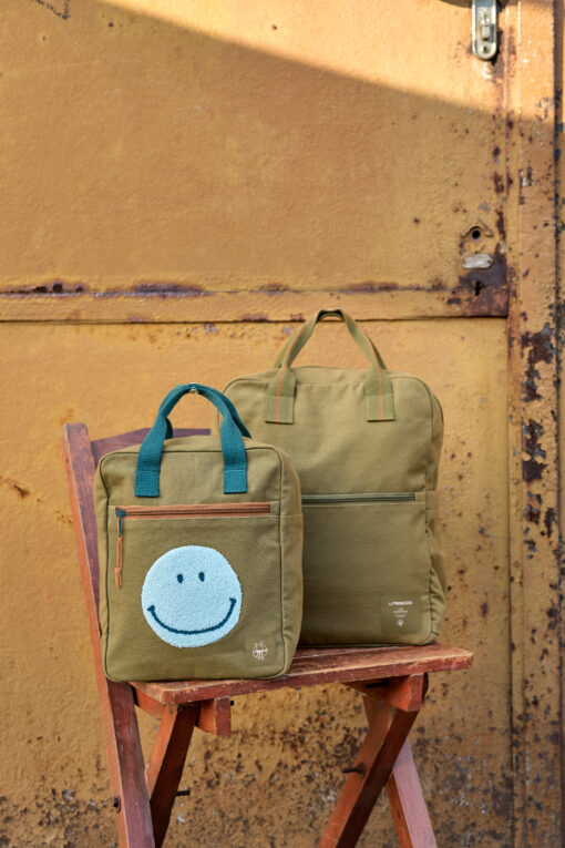 Lässig rugzak little one and me square gots olive, rugzak, kinderrugzak, rugtas, schooltas, smile, smiley, olive, groen, Lässig, wonderzolder.nl