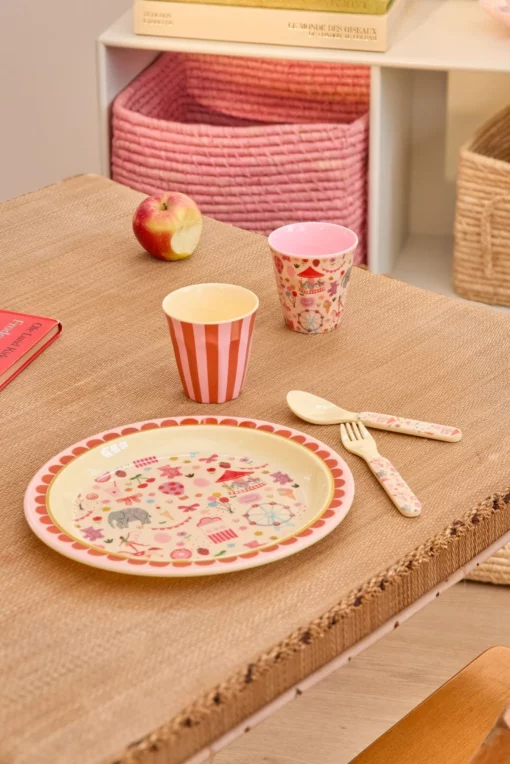 RICE kinderbord fun fair pink, kinderbord, kinderservies, melamine, pink, roze, kermis, fun, fair, rice, wonderzolder.nl
