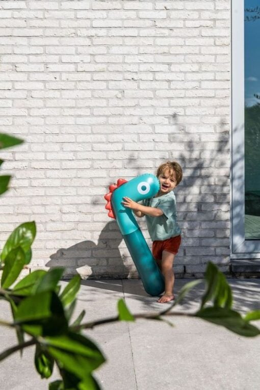 Quut Noodle Friends Dino, Noodle Friends, strandspeelgoed, zwemmen, zwemspeelgoed, buitenspeelgoed, strand, zomerspeelgoed, quut, zwemband, wonderzolder.nl