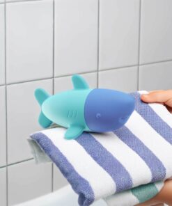 Quut Squeezi Shark, badspeelgoed, haai, sproeier, squeezi, strandspeelgoed, quut, wonderzolder.nl