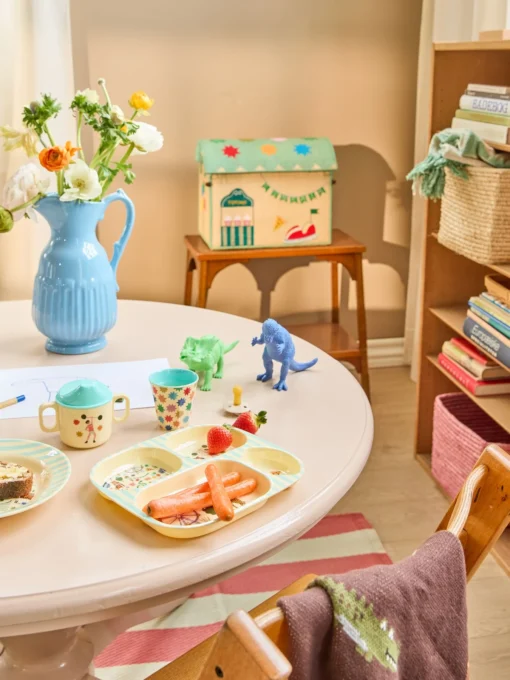 RICE kinderbord met vakken, fun fair mint, kermis, blauw, groen, fun fair, melamine, kinderservies, rice, wonderzolder.nl