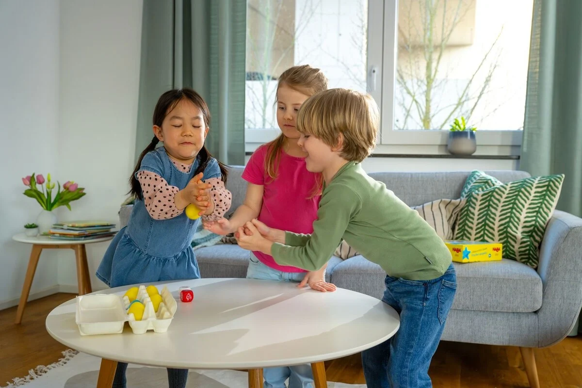 Haba Dancing Eggs, gezelschapsspel, familiespel, dancing eggs, haba, wonderzolder.nl