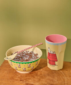 RICE kom Snoopy Yellow, melamine, servies, kom, medium, schaaltje, Peanuts, Snoopy, Yellow, Geel, Rolschaatsen, RICE, wonderzolder.nl