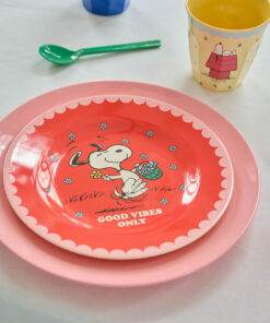 RICE bord Snoopy Red, melamine, bord, kinderbord, kinderservies, Peanuts, Snoopy, Red, rood, rice, wonderzolder.nl