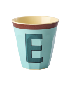 RICE beker letter E blauw vintage, melamine, kinderbeker, letterbeker, blauw, vintage, rice, wonderzolder.nl