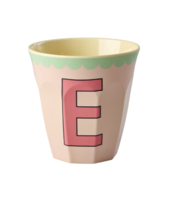 RICE beker letter E roze vintage, melamine, kinderbeker, letterbeker, roze, vintage, rice, wonderzolder.nl