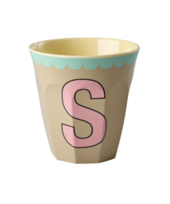RICE beker letter S roze vintage, melamine, kinderbeker, letterbeker, roze, vintage, rice, wonderzolder.nl