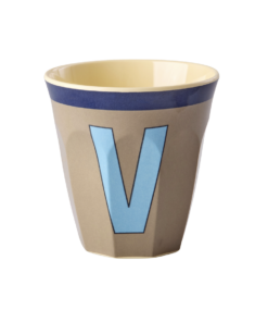 RICE beker letter V blauw vintage, melamine, kinderbeker, letterbeker, blauw, vintage, rice, wonderzolder.nl