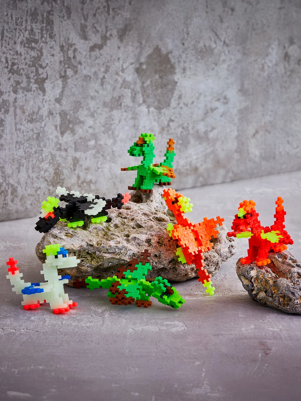 Plus Plus tube Earth Dragons met 100 stukjes